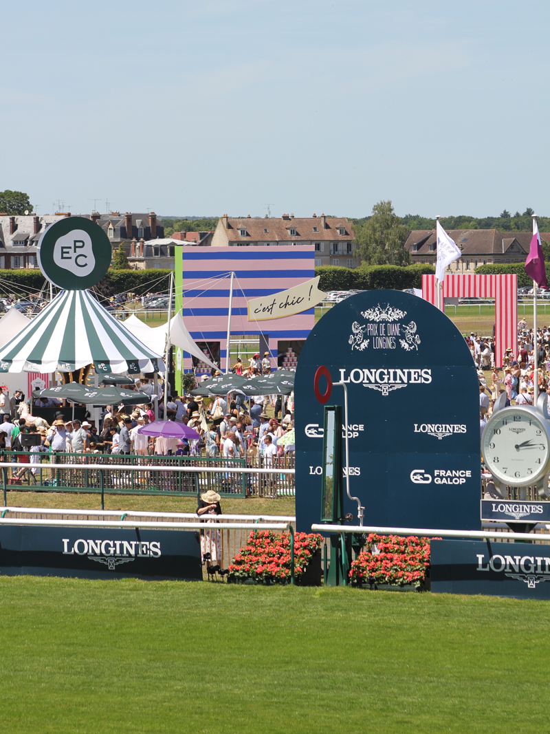 vue des tribunes prix de diane longines 2026
